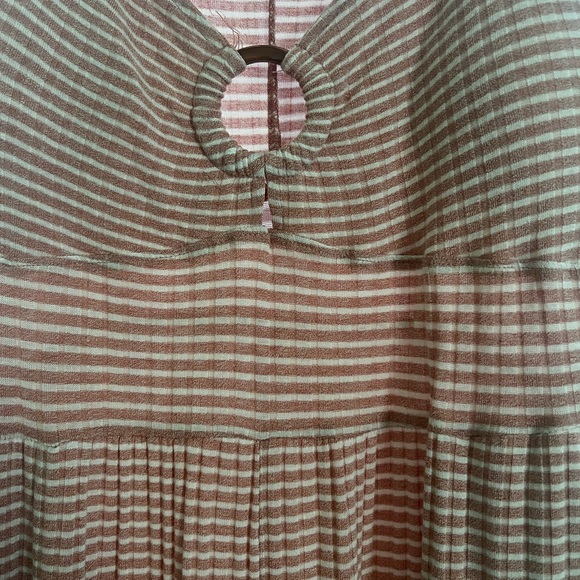 So Sleeveless Romper - Picture 3 of 4